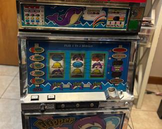 Flipper slot machine