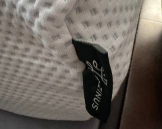 Like New Queen mattresses 