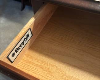 Broyhill End Tables $175 each
22”w 27”d 22.5”t rectangular
23”w 27”d 23”t oval top