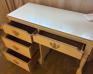 White w Gold trim MCM desk and chair wood $150.00   Desk: 40”w 18”d 30”t
Chair: 18”w 16”d 28”t