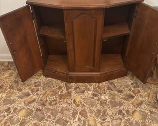 Foyer Console Table and mirror $150 set
32.5”w 11.5”d 29.25”t mirror 16”w 40”t