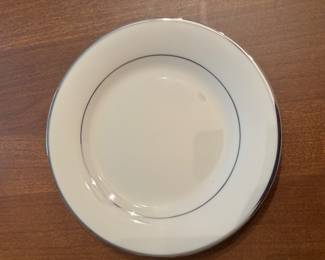 Crest Wood”Royal Platinum” 88 pcs $400.00 service 12
Dinner, salad, bread, bowl, berry, cup && saucer,cream &sugar, gravy, 2 serving