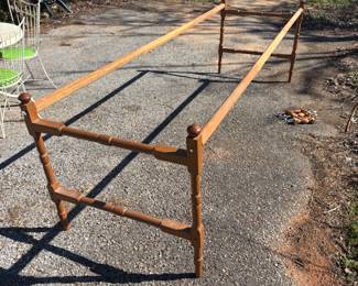 Adjustable Quilting Rack $ 175.00
33”w 10.5”- 114”L 33”t