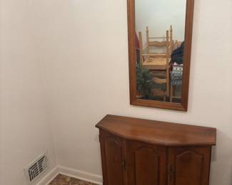 Foyer Console Table and mirror $150 set
32.5”w 11.5”d 29.25”t mirror 16”w 40”t