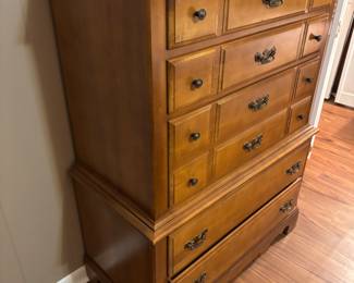 Yorktown by Flanders Maple wood
Chest of Drawers 6 drawers $250.00
38”w 18.5”d 51”t