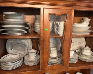 Crest Wood”Royal Platinum” 88 pcs $400.00 service 12
Dinner, salad, bread, bowl, berry, cup && saucer,cream &sugar, gravy, 2 serving