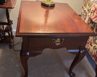 Broyhill End Tables $175 each
22”w 27”d 22.5”t rectangular
23”w 27”d 23”t oval top