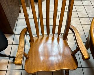 Kitchen table (6) chairs (2) leaves
51”-73” L, 41” w, $450.00
