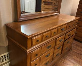 Yorktown by Flanders Maple wood
Dresser w Mirror 9 drawers 
58”w 19”d 33”- 64”t