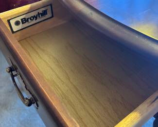 Broyhill End Tables $175 each
22”w 27”d 22.5”t rectangular
23”w 27”d 23”t oval top