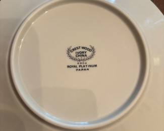 Crest Wood”Royal Platinum” 88 pcs $400.00 service 12
Dinner, salad, bread, bowl, berry, cup && saucer,cream &sugar, gravy, 2 serving
