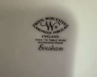 Royal Worcester Evesham Gold Souffl Dish third image