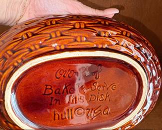 Hull Pottery Little Red Hen Covered Casserole Dish second image