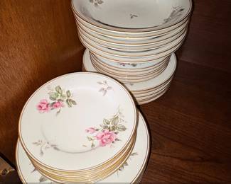 Noritake China Rosa Pattern Dinnerware Set fourth image