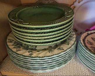 Set of Bordallo Pinheiro Green Majolica Plates with Fruit and Lattice Border second image