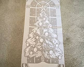 Vintage White Lace Christmas Tree Wall Hanging