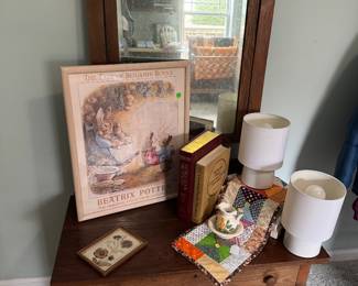 Antique mirrored wash stand