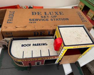 Vintage tin service station with box