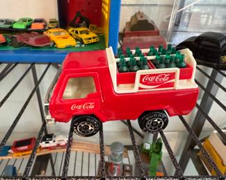 Coke truck...pawt of a set