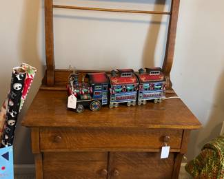 Antique mirrored wash stand