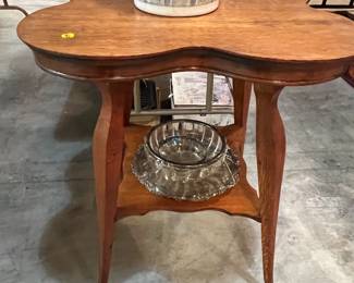 F55. Square Oak Side Table										24” x 24” x 29”