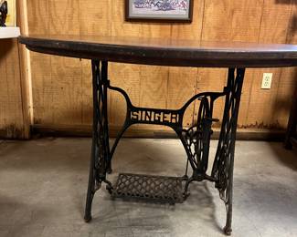 F24. Round Table-Oak Top-Singer Sewing Machine Metal Base		44”D x 29”