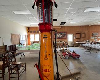 SHELL Restored Fry Visible Gas Pump 
Mfg. By “Guarantee Liquid Measure Co.
Morrison Bros. Nozzle - 10 Gallons - 
Lights Up!!