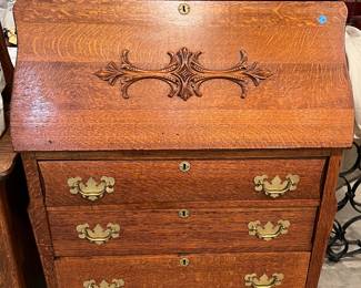 F41. Tilt Top Oak Desk-3 Drawers									31” x 16” x 46”