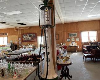 SINCLAIR Restored Gas Pump - 
10 Gallon - Lights Up!