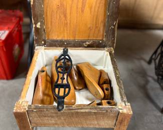 F25. Shoe Shine Box on Legs & 6 Cobblers Molds