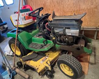 John Deere Lawn Mower= Runs