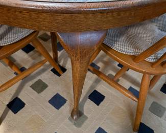 Round Oak Dining Table & Chairs