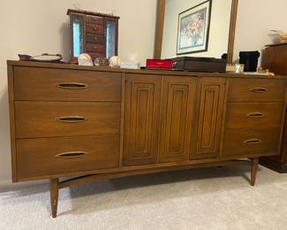 Broyhill Sculptra Mid Century Modern Lowboy Dresser
