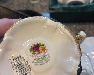 Royal Albert Old Country Roses Victoria Tea Table Teapot
