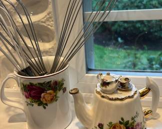 Royal Albert Old Country Roses Victoria Tea Table Teapot