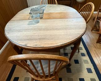 Round Oak Dining Table & Chairs