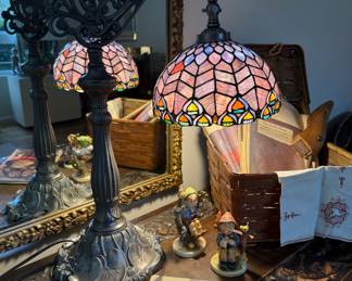 Tiffany Style Stained Glass Bridge Table Lamp