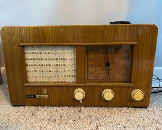 Grundig Classic Heinzelmann AM/FM Radio 
