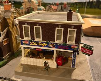 Danbury Mint Coca Cola Corner Drug Store Diorama