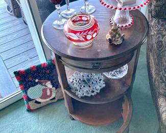 Traditional Style Small Wood Round Storage Accent Table