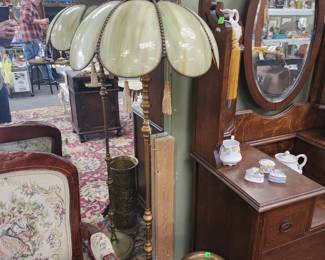 Floor lamp with slag glass lamp shade
