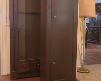 Gun cabinet