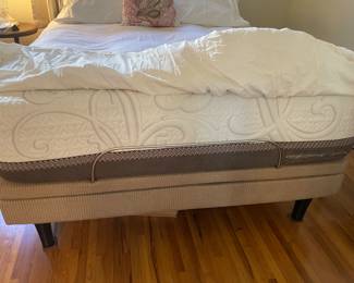 Nice Quality Serta Mechanical Queen size Bed.. w/ remote