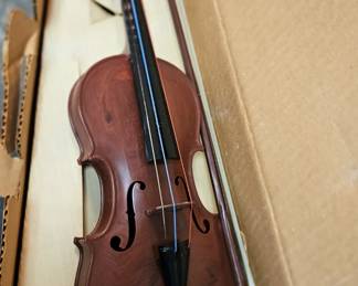 toy violin 