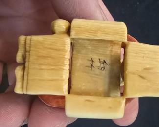 antique Netsuke signed  with awesome detail circa 1900