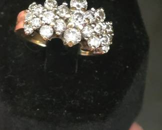 very nice larger diamond ring in 14k gold 
