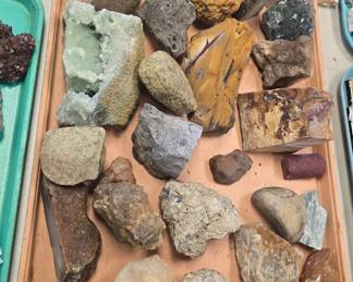 Awesome rock and mineral collection!! lots of different kinds. 