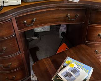 Kidney shaped mahogany desk 