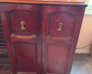 1940s television cabinet