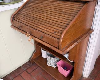 Great desk for small spaces 